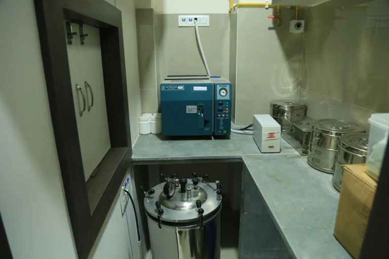 operating theatre - Saluja eye care